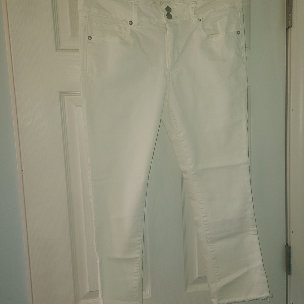 American Eagle Outfitters Women's Cropped White Jeans